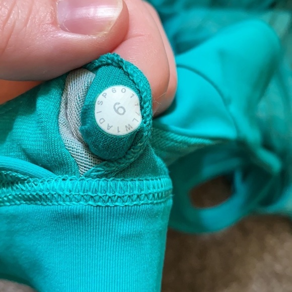 Lululemon Glide and Stride Tank - Picture 6 of 7